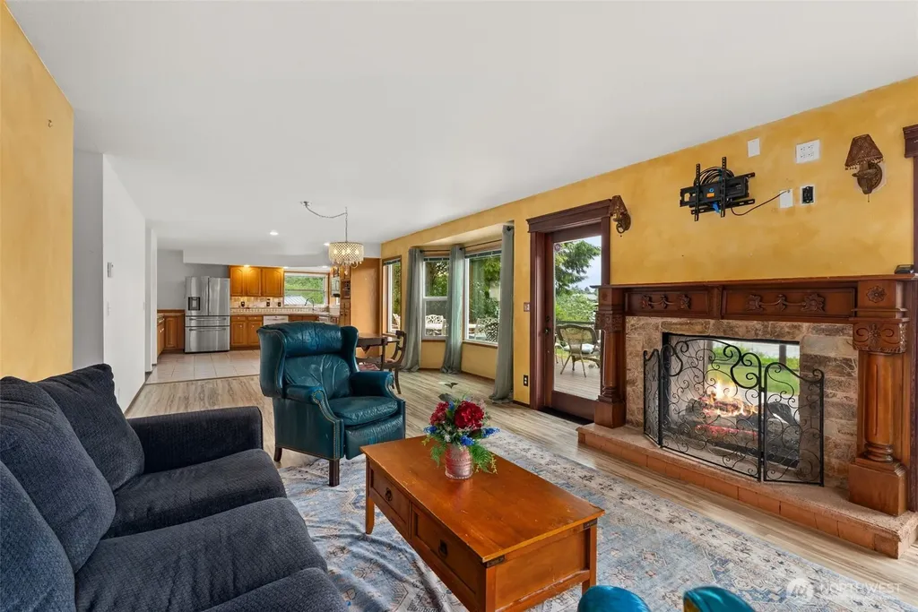 526 Sunset Avenue NE Ocean Shores WA 98569