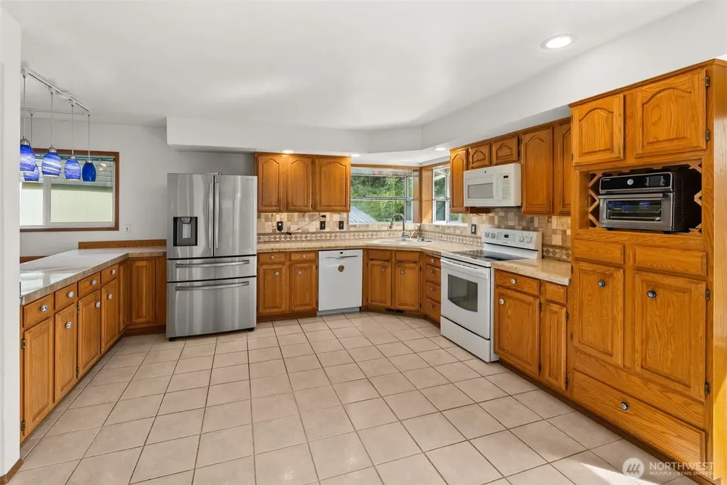 526 Sunset Avenue NE Ocean Shores WA 98569