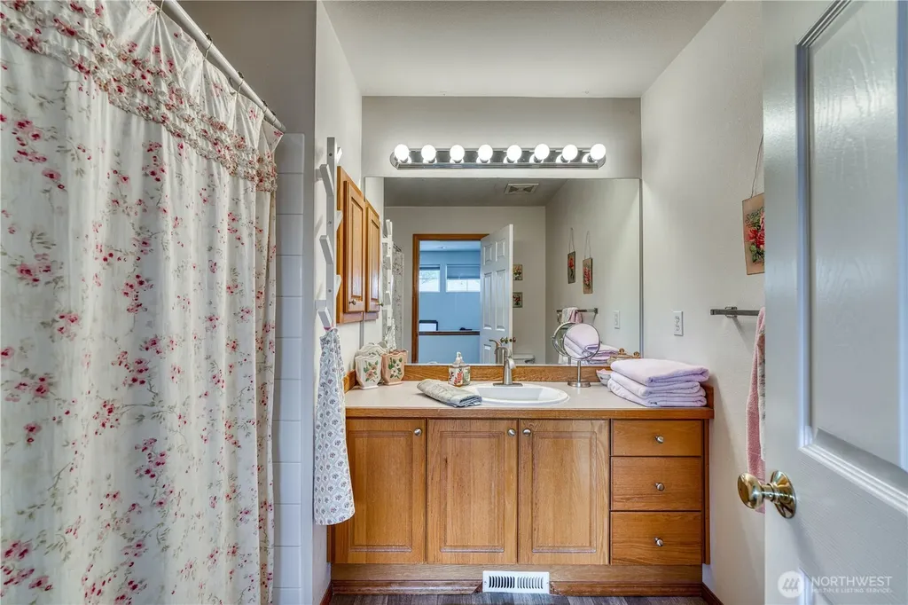 9640 Long Point Lane NW Silverdale WA 98383