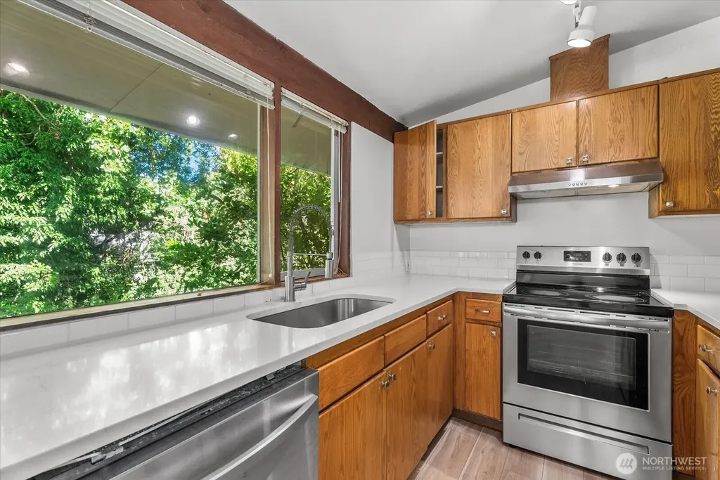 131 109th Avenue SE Bellevue WA 98004