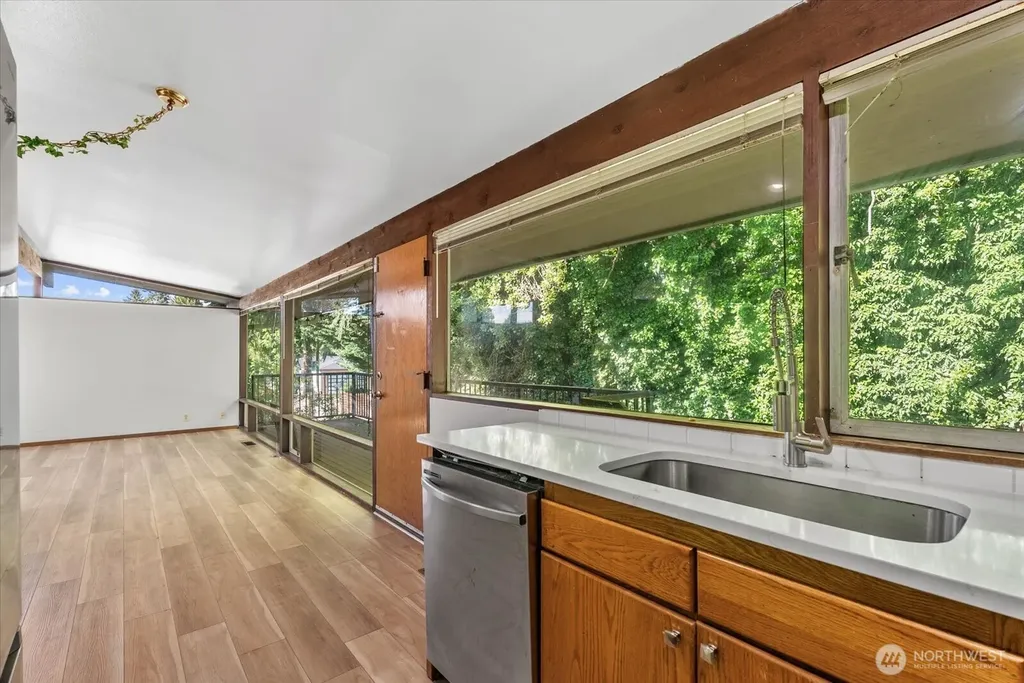 131 109th Avenue SE Bellevue WA 98004