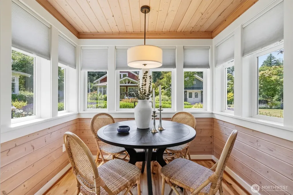 317 N 160th Place Shoreline WA 98133