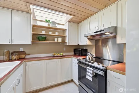 317 N 160th Place Shoreline WA 98133