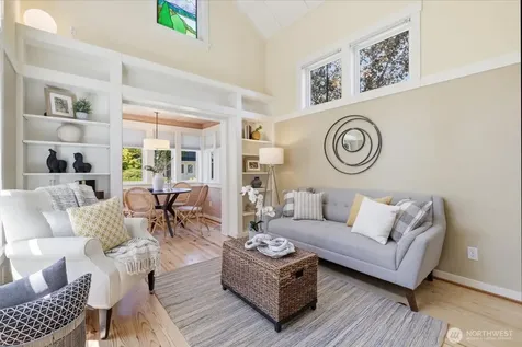 317 N 160th Place Shoreline WA 98133