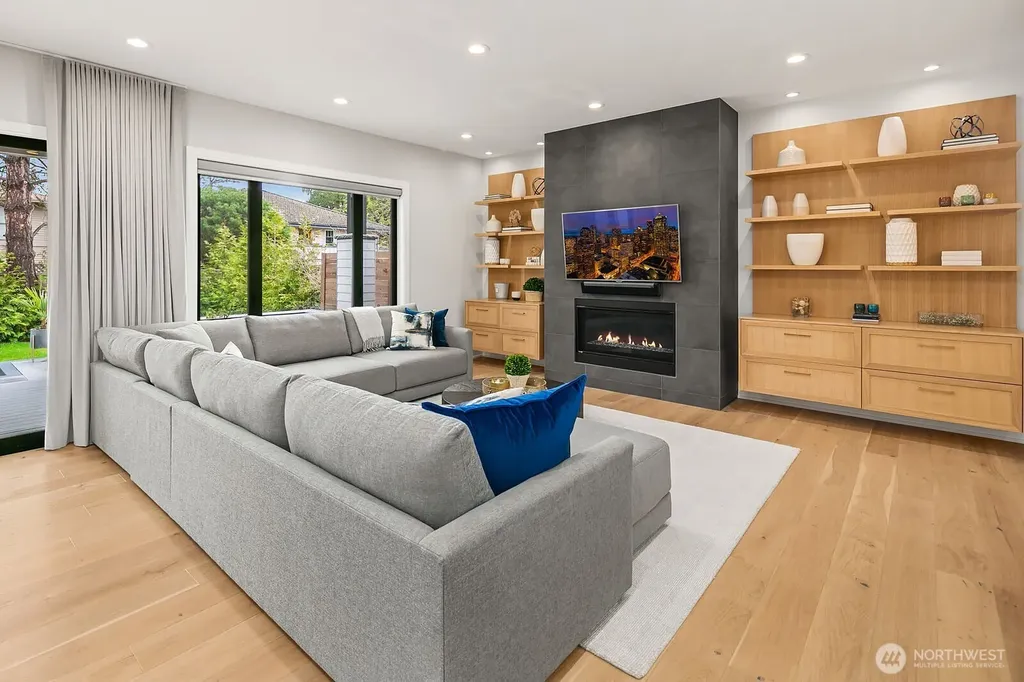 410 98 Avenue NE Bellevue WA 98004