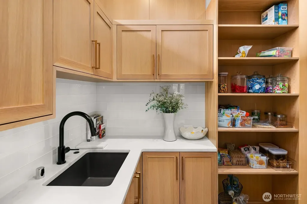 410 98 Avenue NE Bellevue WA 98004
