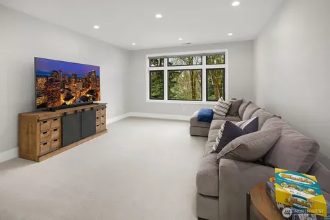 410 98 Avenue NE Bellevue WA 98004
