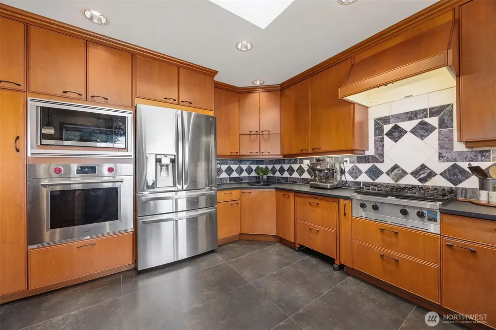 24 Shorewood Drive Bellingham WA 98225