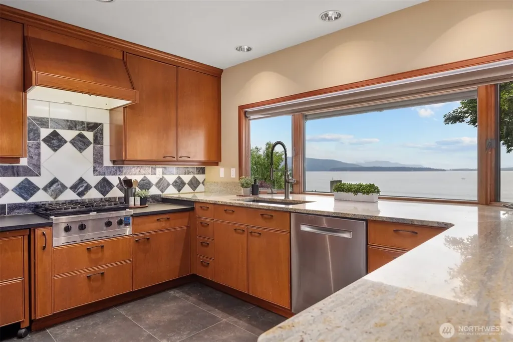 24 Shorewood Drive Bellingham WA 98225