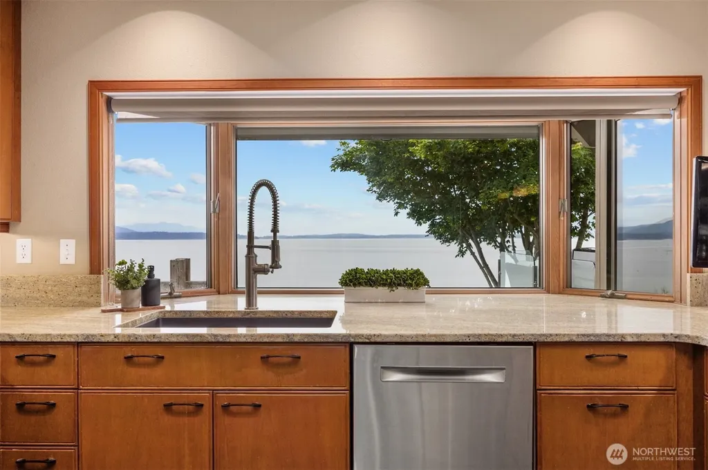 24 Shorewood Drive Bellingham WA 98225