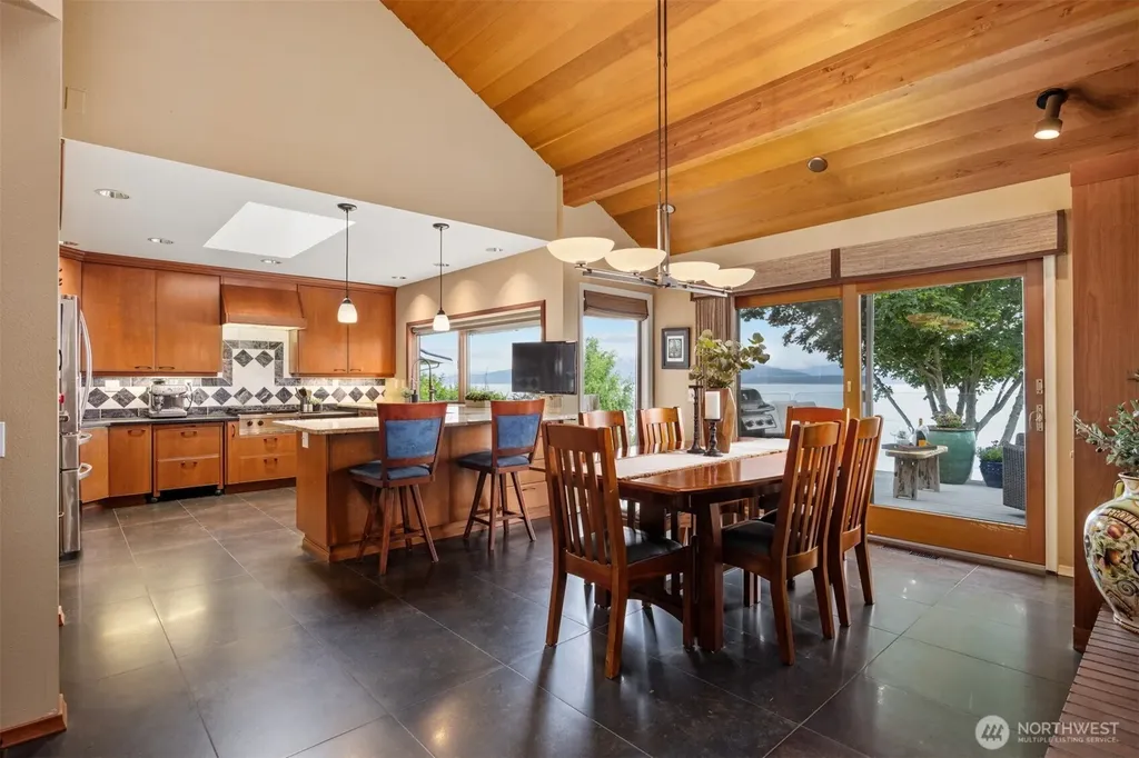 24 Shorewood Drive Bellingham WA 98225