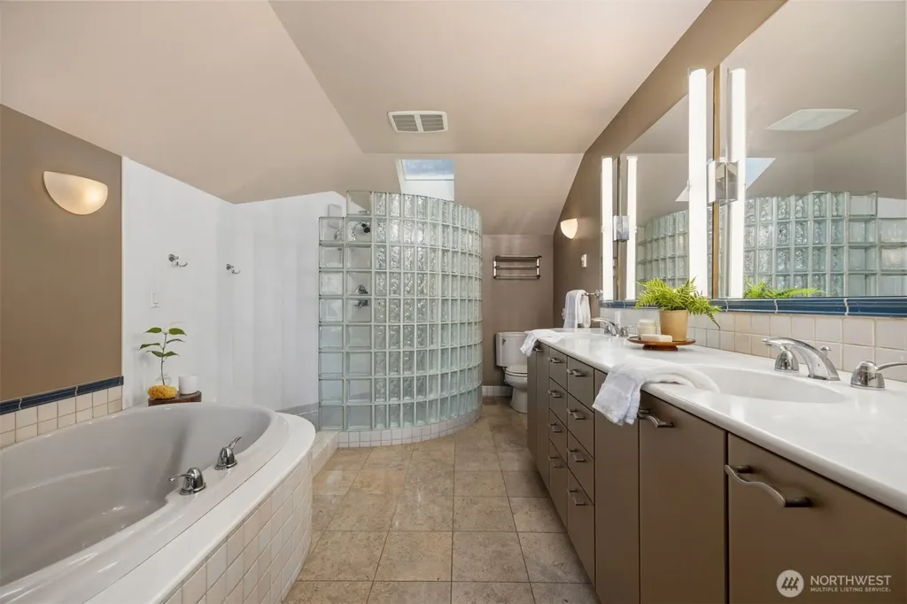 24 Shorewood Drive Bellingham WA 98225