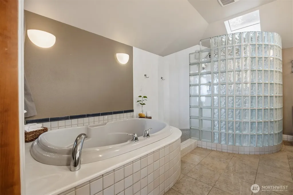 24 Shorewood Drive Bellingham WA 98225