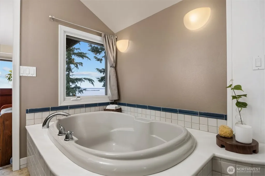 24 Shorewood Drive Bellingham WA 98225