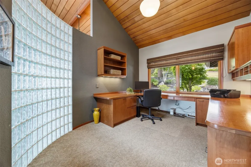 24 Shorewood Drive Bellingham WA 98225