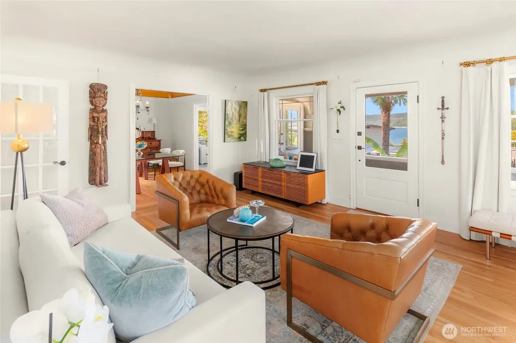 9835 Triton Drive NW Seattle WA 98117
