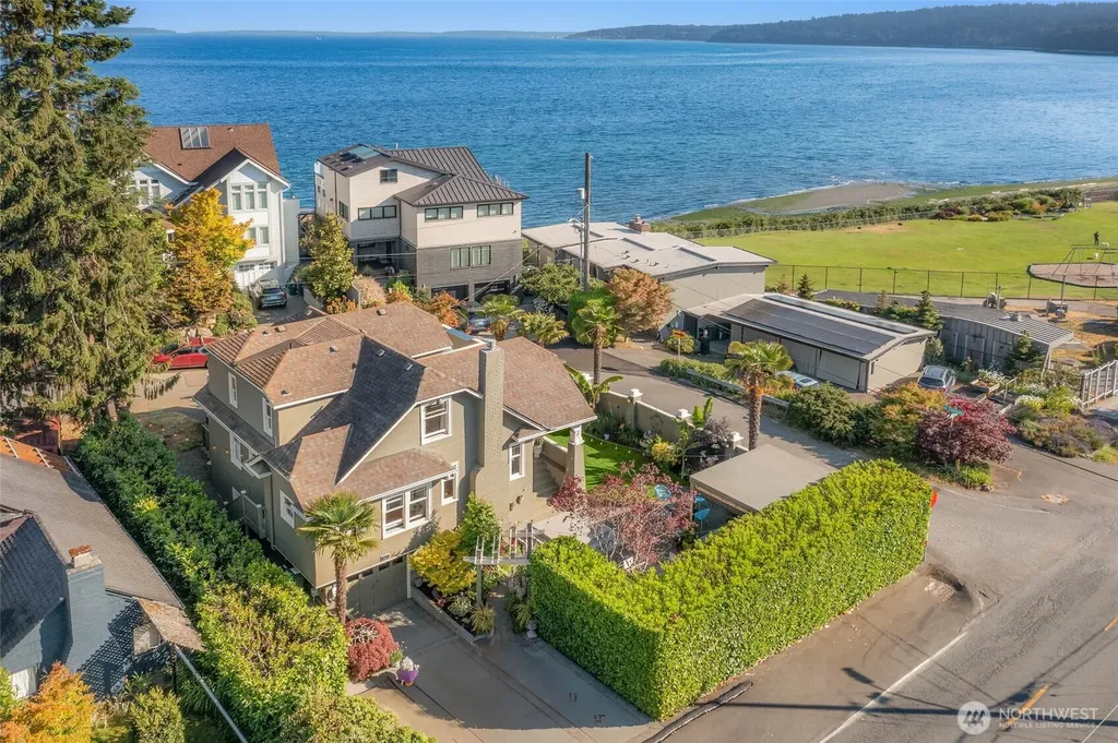 9835 Triton Drive NW Seattle WA 98117