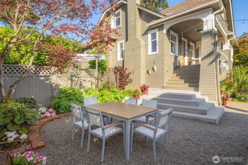 9835 Triton Drive NW Seattle WA 98117