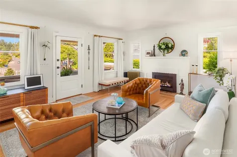 9835 Triton Drive NW Seattle WA 98117
