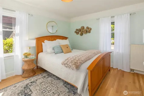 9835 Triton Drive NW Seattle WA 98117