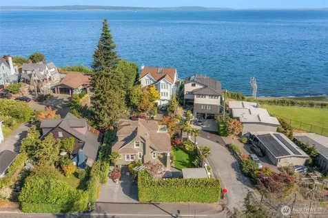 9835 Triton Drive NW Seattle WA 98117