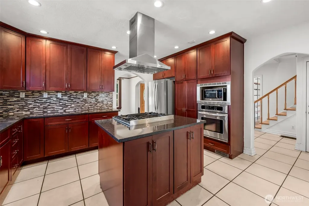 3540 S Kenyon Street Seattle WA 98118