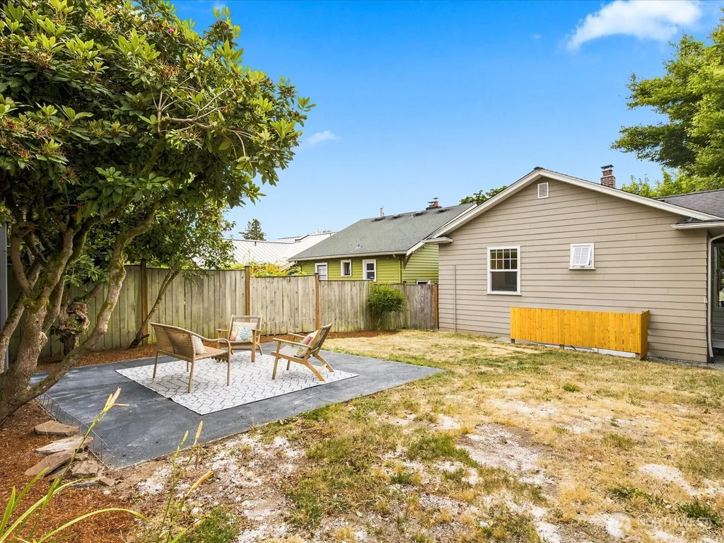 6742 7th Avenue NW Seattle WA 98117
