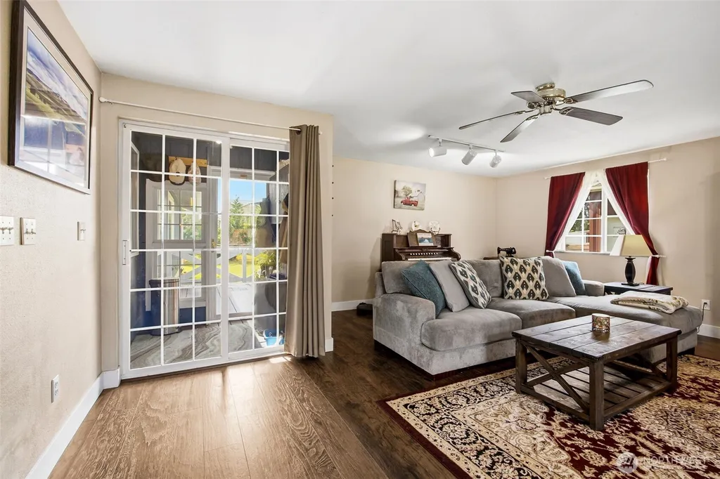6536 201st Avenue SW Rochester WA 98579