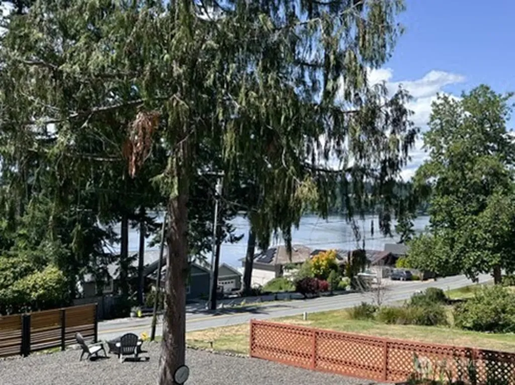 10142 Steamboat Island Road NW Olympia WA 98502