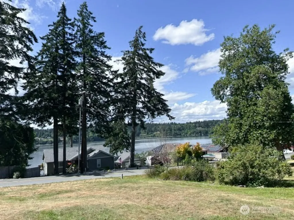 10142 Steamboat Island Road NW Olympia WA 98502