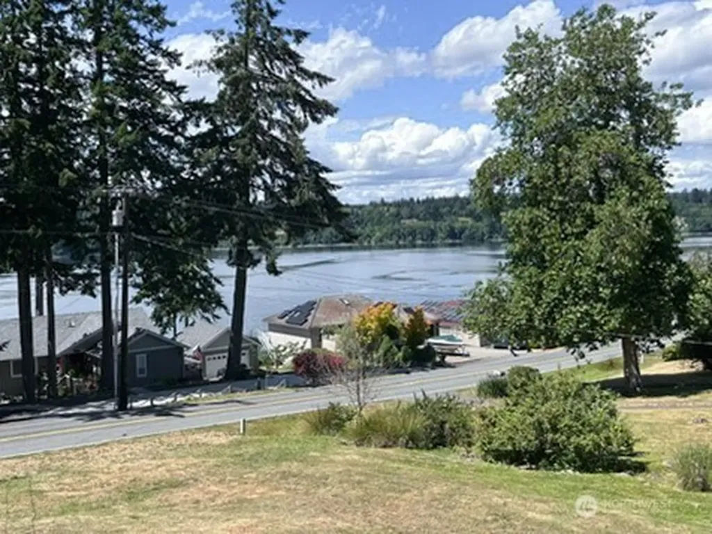 10142 Steamboat Island Road NW Olympia WA 98502