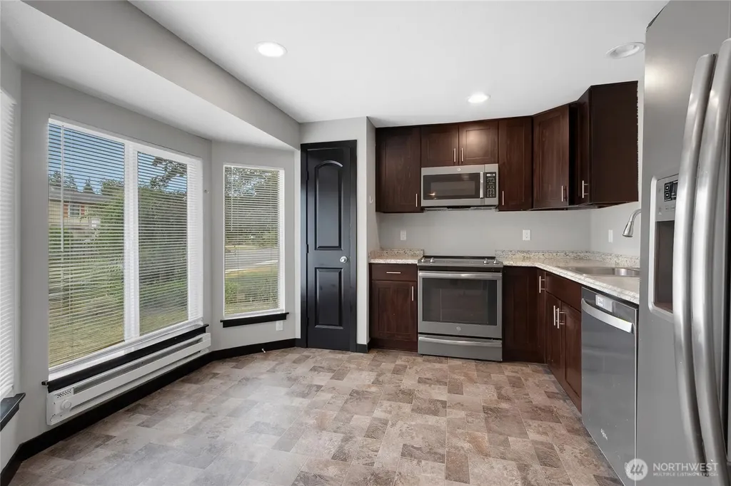 32219 14th Avenue SW Federal Way WA 98023