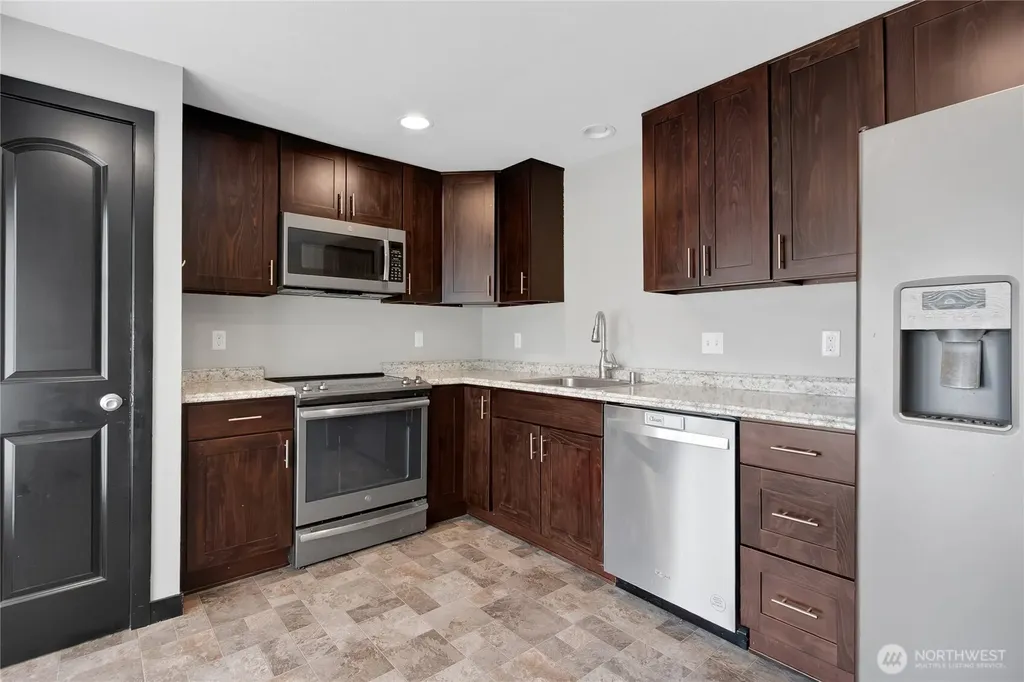 32219 14th Avenue SW Federal Way WA 98023