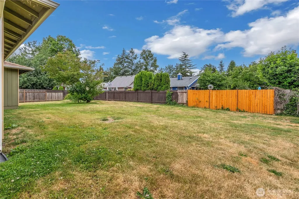 32219 14th Avenue SW Federal Way WA 98023