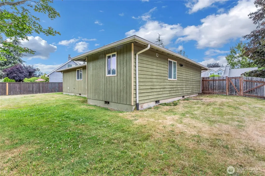 32219 14th Avenue SW Federal Way WA 98023