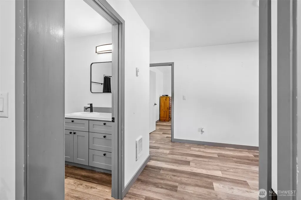 12936 Hubbard Street SE Rainier WA 98576