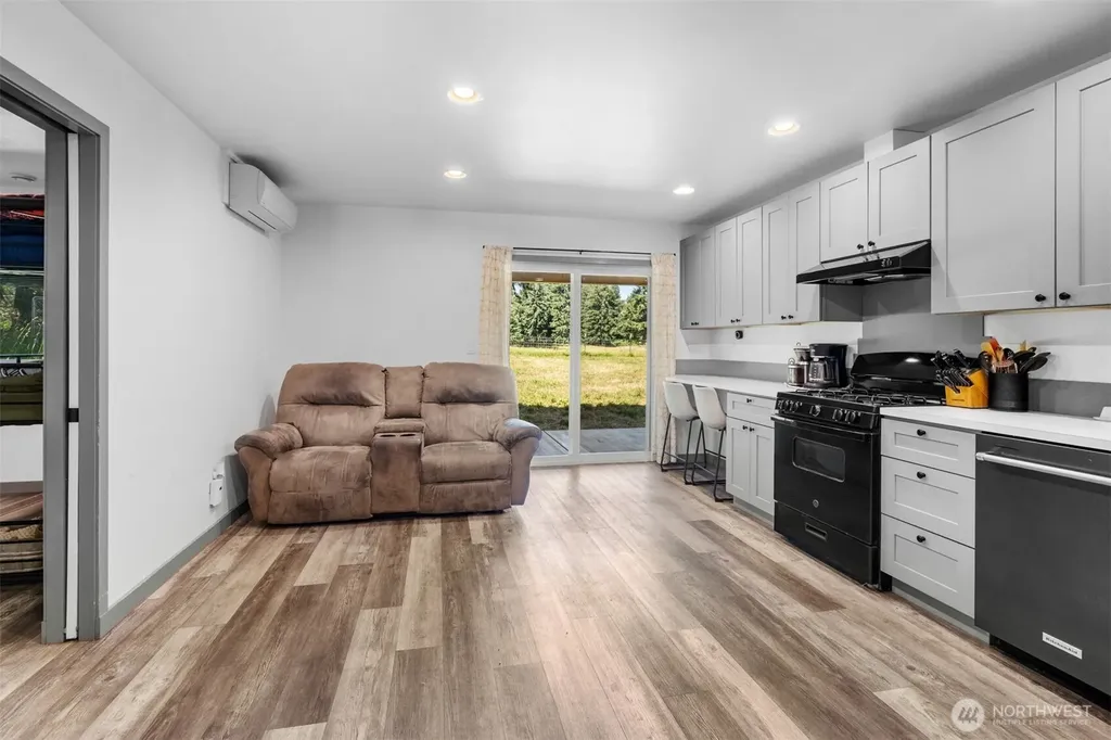 12936 Hubbard Street SE Rainier WA 98576