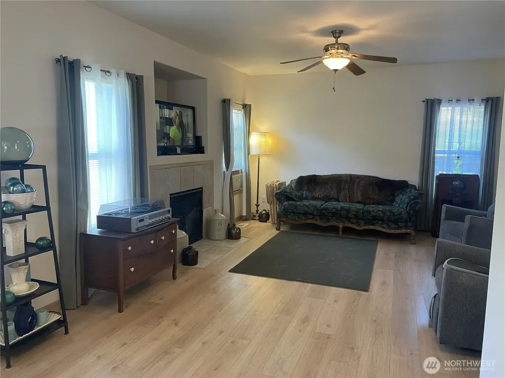 11712 10th Avenue E Tacoma WA 98445