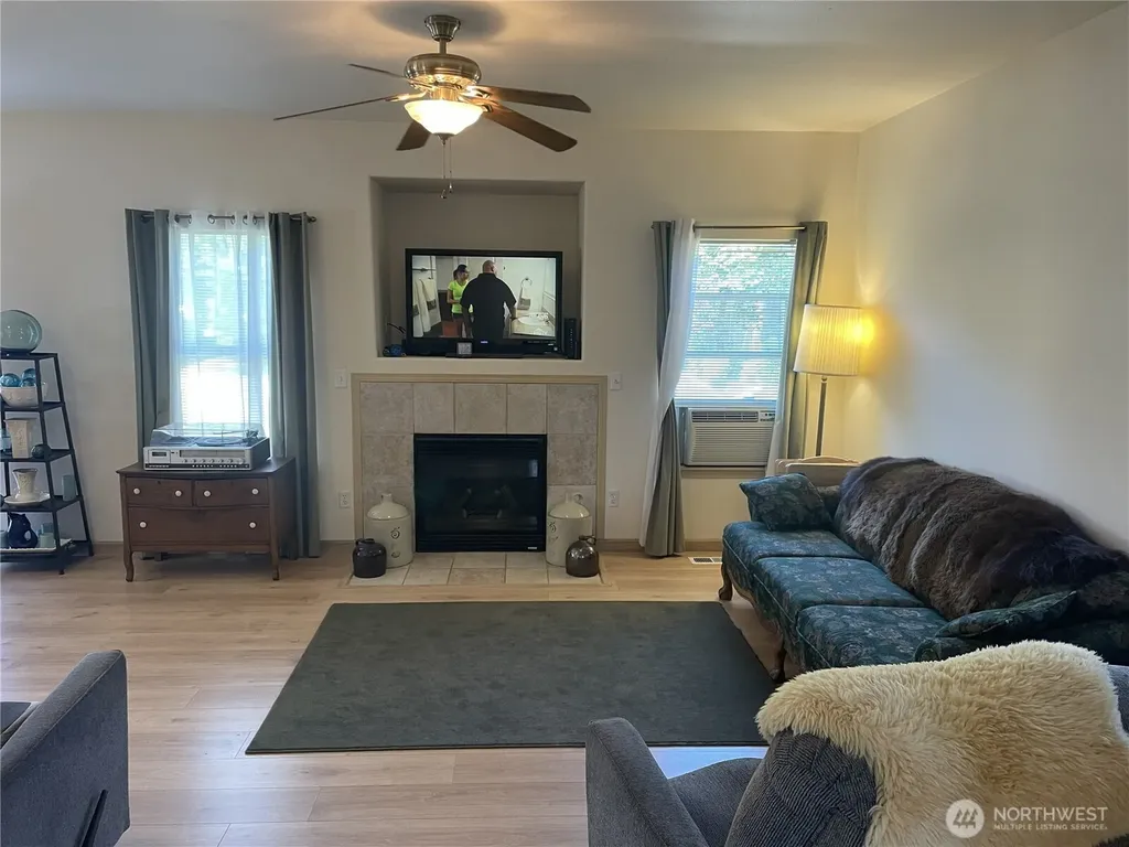 11712 10th Avenue E Tacoma WA 98445