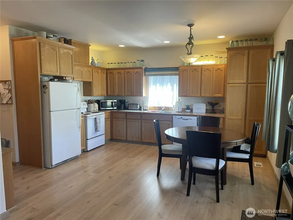 11712 10th Avenue E Tacoma WA 98445