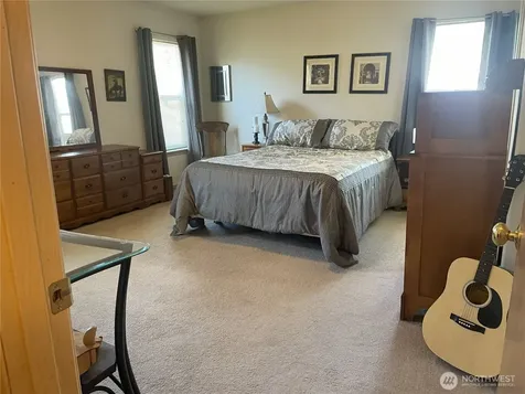 11712 10th Avenue E Tacoma WA 98445
