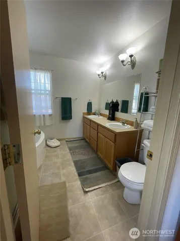 11712 10th Avenue E Tacoma WA 98445