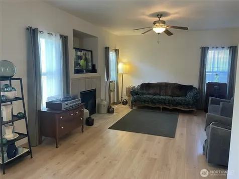 11712 10th Avenue E Tacoma WA 98445