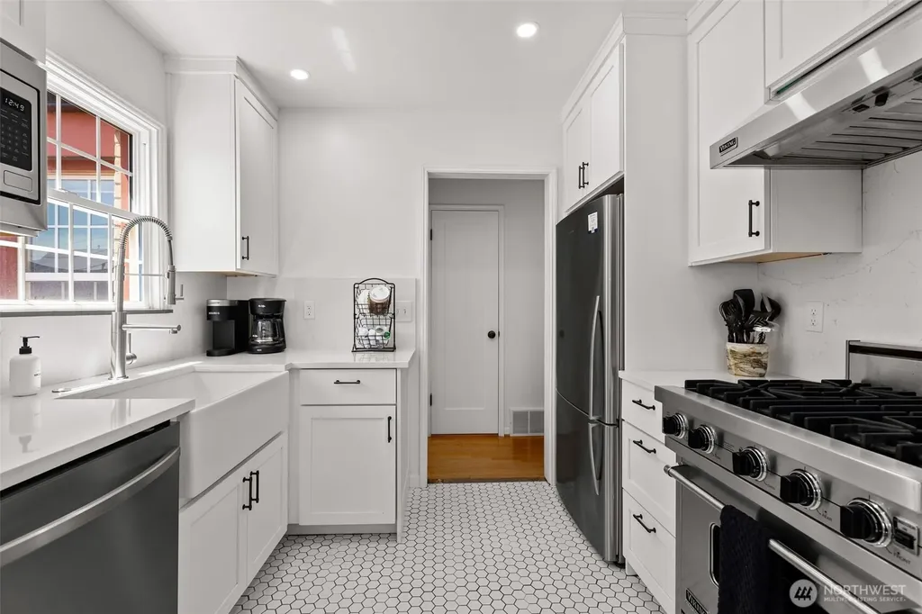 3701 SW Henderson Street Seattle WA 98126