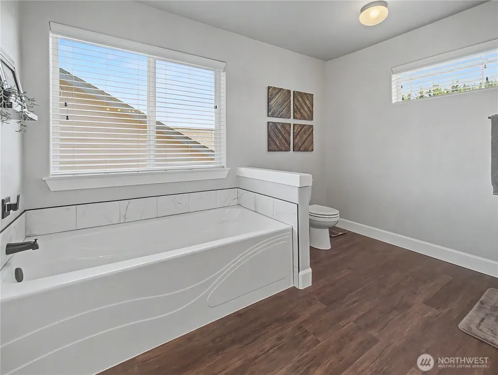 2521 12th Avenue NW Puyallup WA 98371