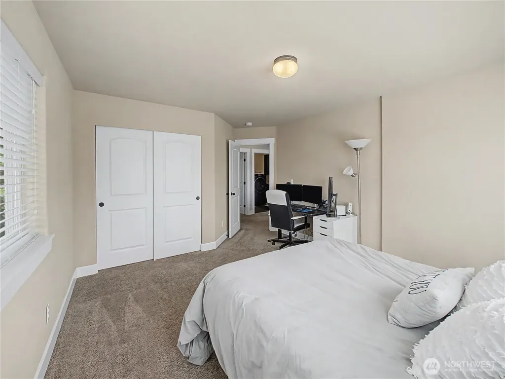 2521 12th Avenue NW Puyallup WA 98371