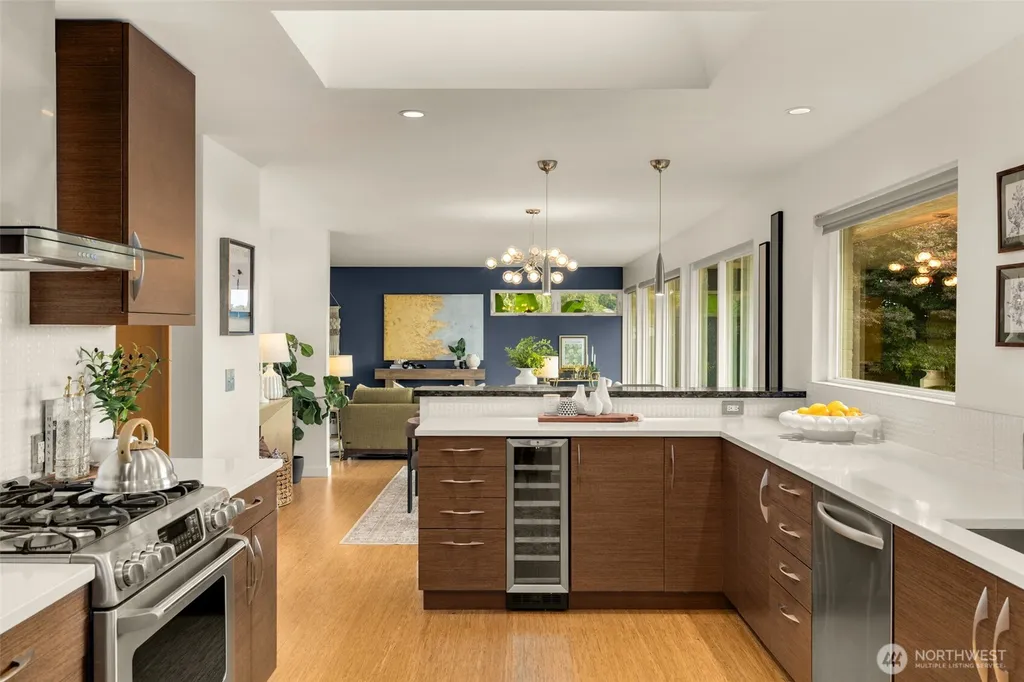 8731 Fauntlee Crest SW Seattle WA 98136