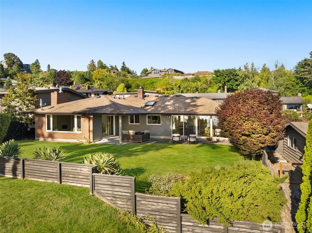 8731 Fauntlee Crest SW Seattle WA 98136