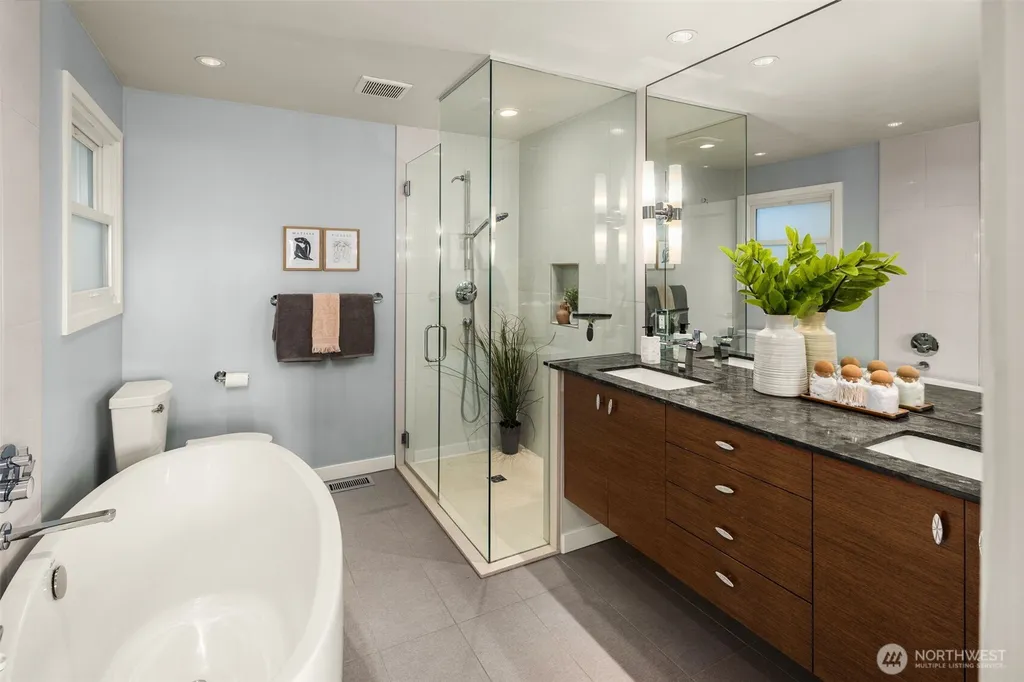 8731 Fauntlee Crest SW Seattle WA 98136