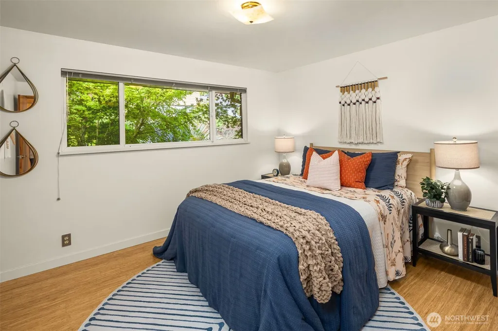 8731 Fauntlee Crest SW Seattle WA 98136